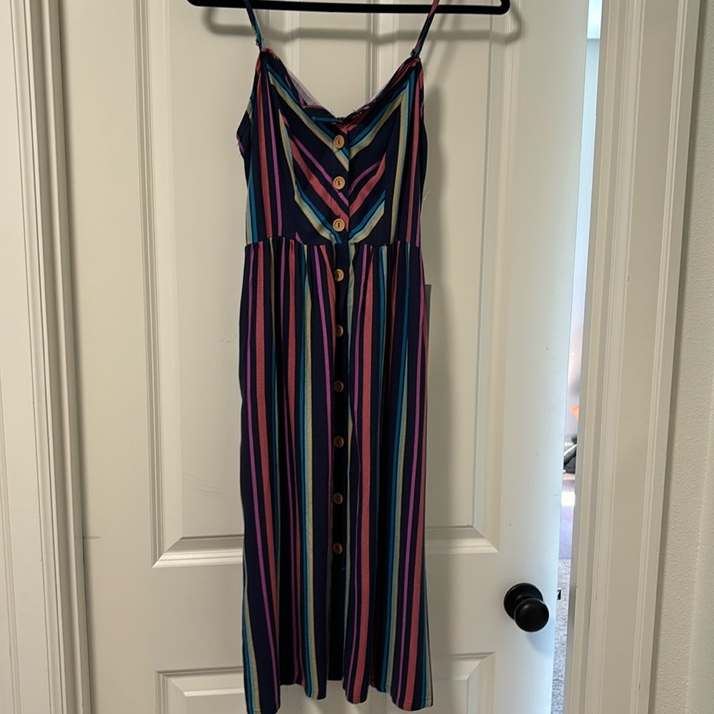 Such a cute dress for summer!!! Colors are so pretty!